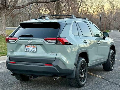 Used 2020 Toyota RAV4 XLE Premium image 9