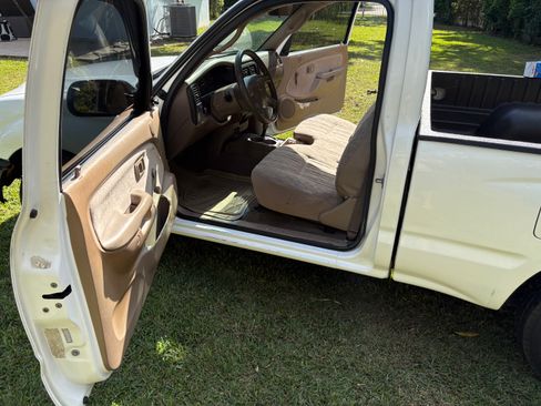 Used 2003 Toyota Tacoma Pickup 2D 6 ft image 5