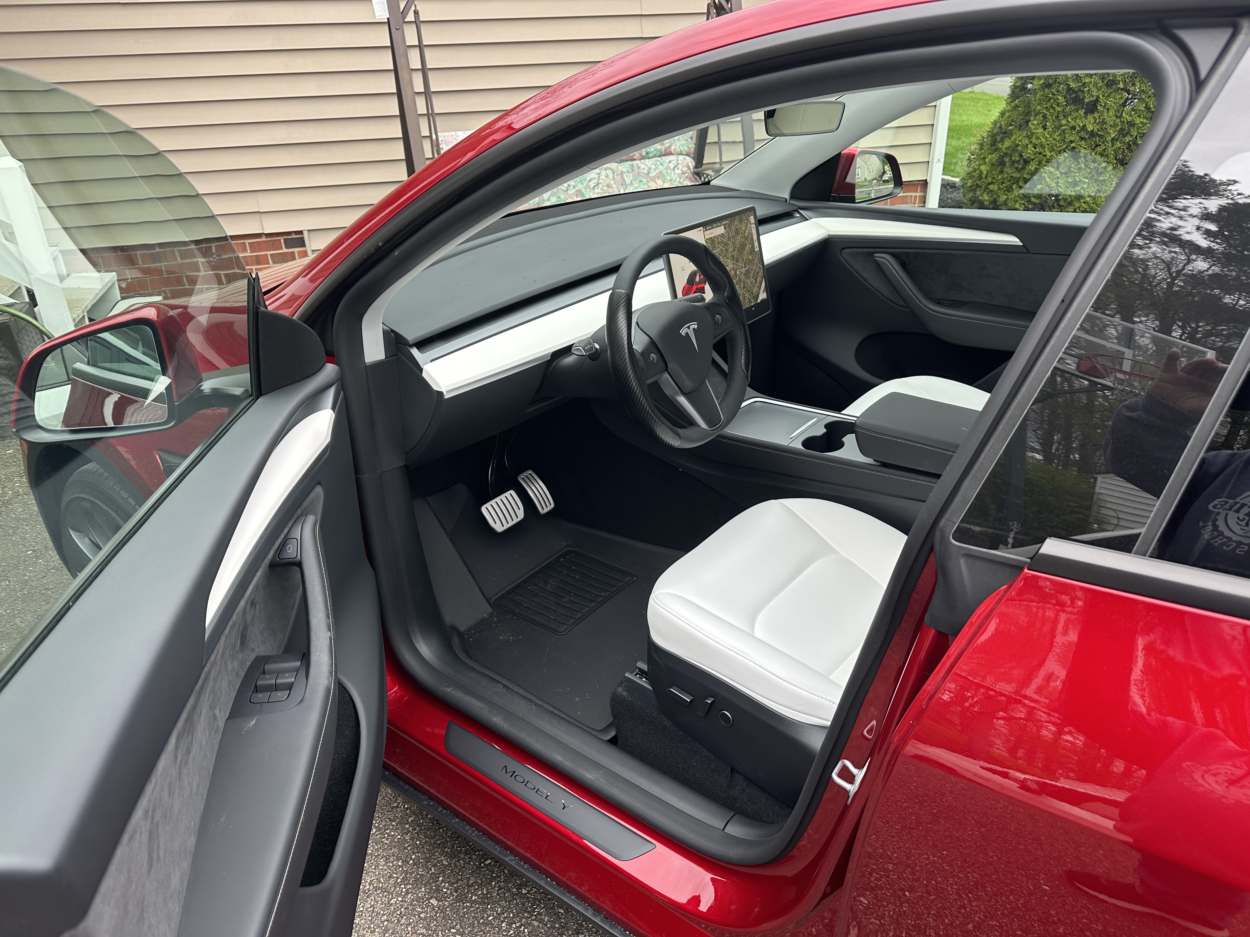 Used 2024 Tesla Model Y Performance AWD/4WD image 4