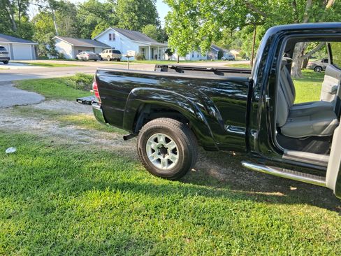 Used 2013 Toyota Tacoma PreRunner w/ SR5 Pkg RWD image 5