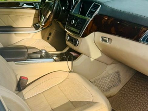 Used 2015 Mercedes-Benz GL 550 4MATIC image 13