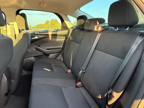 Used 2015 Ford Focus SE FWD image 11