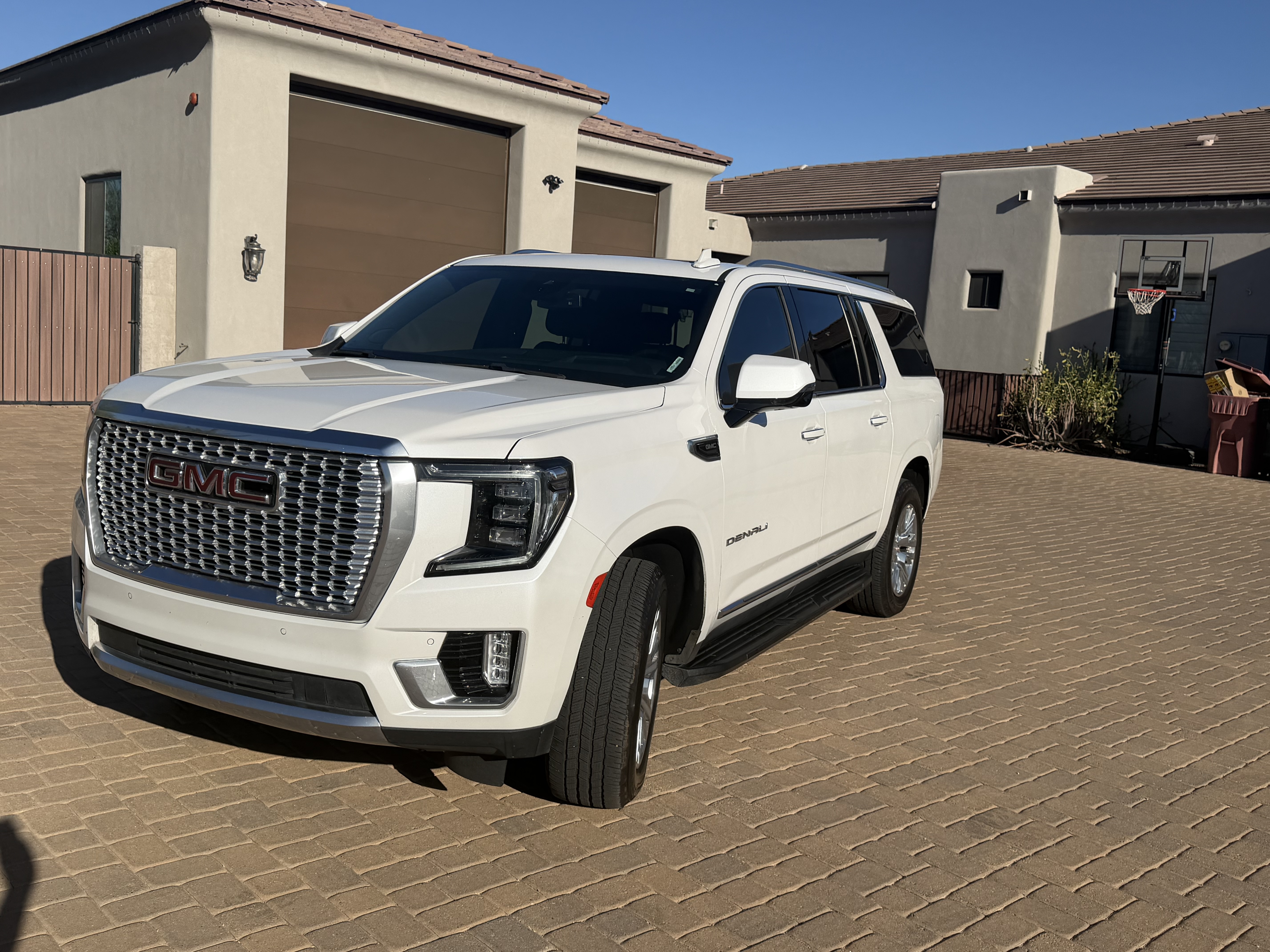 Used 2023 GMC Yukon XL Denali AWD/4WD image 5