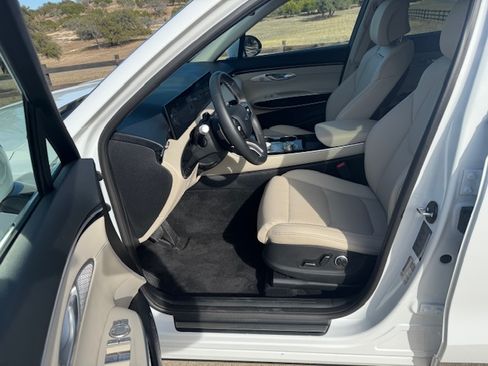 Used 2026 Genesis GV70 2.5T image 14