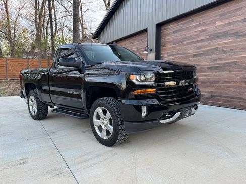 Used 2017 Chevrolet Silverado 1500 LT w/ LT Convenience Package image 5