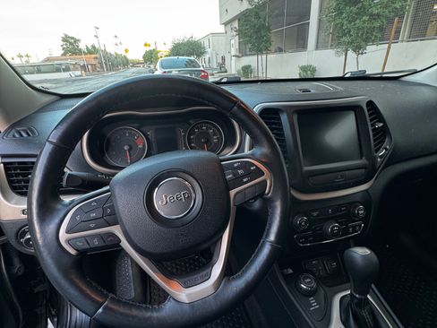 Used 2016 Jeep Cherokee Latitude w/ Cold Weather Group image 10