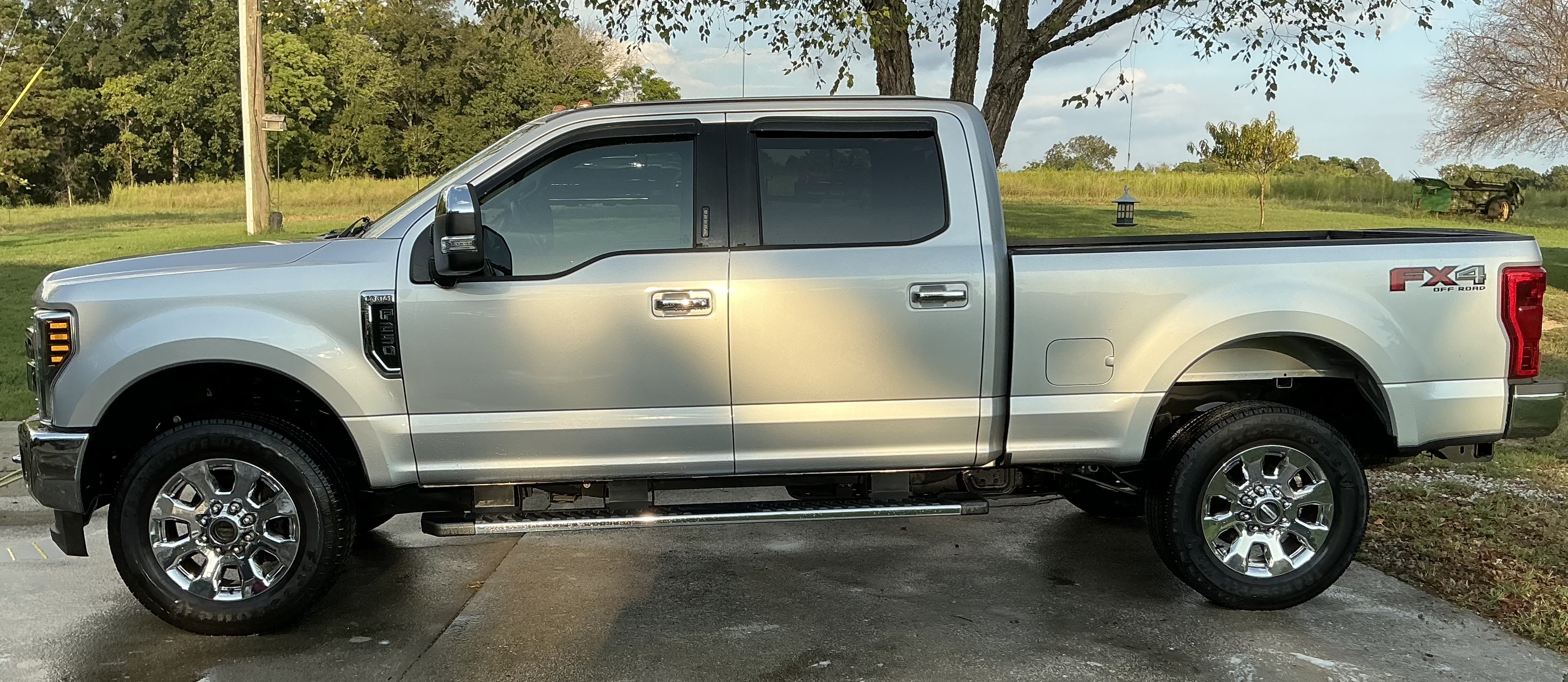 Used 2019 Ford F250 Lariat w/ Lariat Ultimate Package AWD/4WD image 1