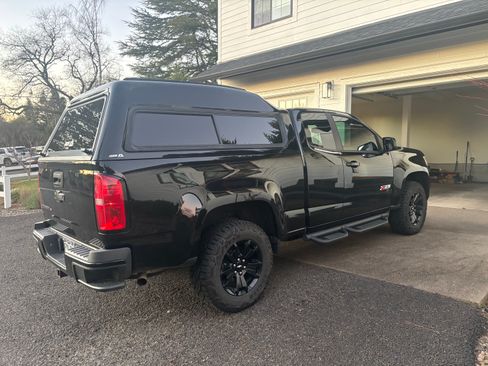 Used 2018 Chevrolet Colorado Z71 w/ Z71 Midnight Edition image 2