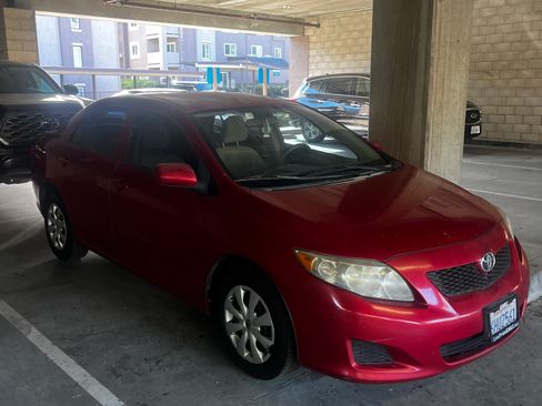 Used 2010 Toyota Corolla LE image 1
