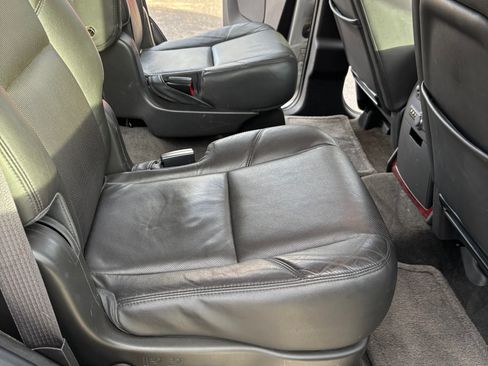 Used 2013 Cadillac Escalade Luxury image 11