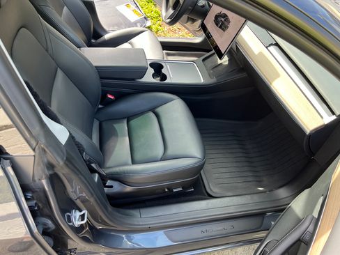 Used 2023 Tesla Model 3 Standard Range image 12