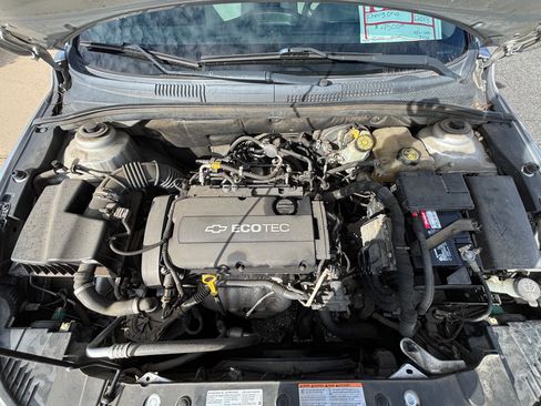 Used 2013 Chevrolet Cruze LS image 9