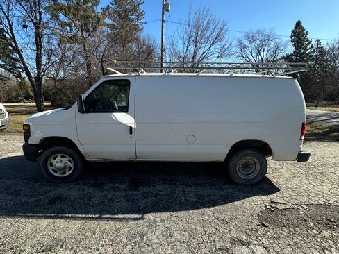Used 2011 Ford E-350 and Econoline 350 Super Duty w/ Commercial Cargo Van Pkg image 5