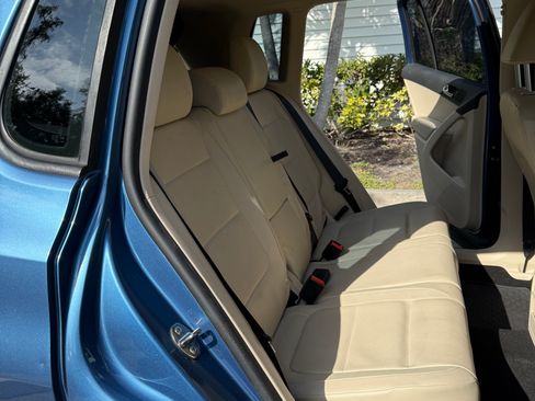 Used 2017 Volkswagen Tiguan S image 8