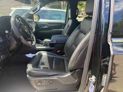 Used 2021 Chevrolet Suburban LT RWD image 17