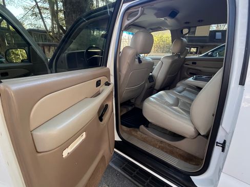 Used 2003 Chevrolet Suburban LS w/ LS Preferred Equipment Group image 18