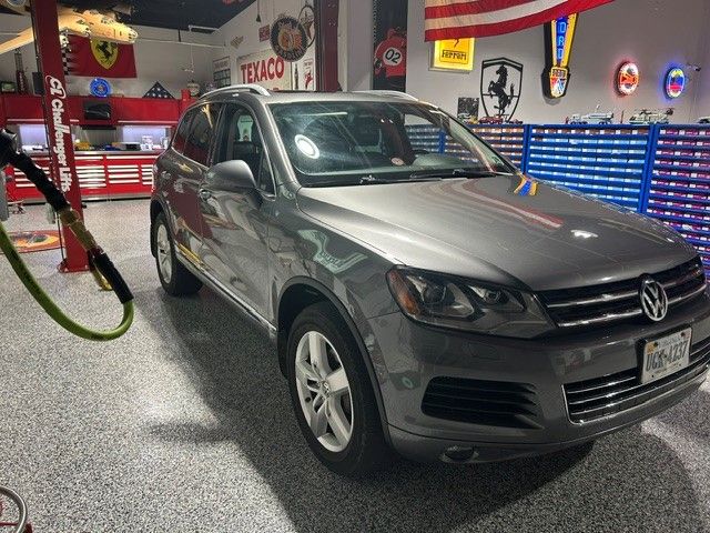 Used 2014 Volkswagen Touareg TDI AWD/4WD image 10