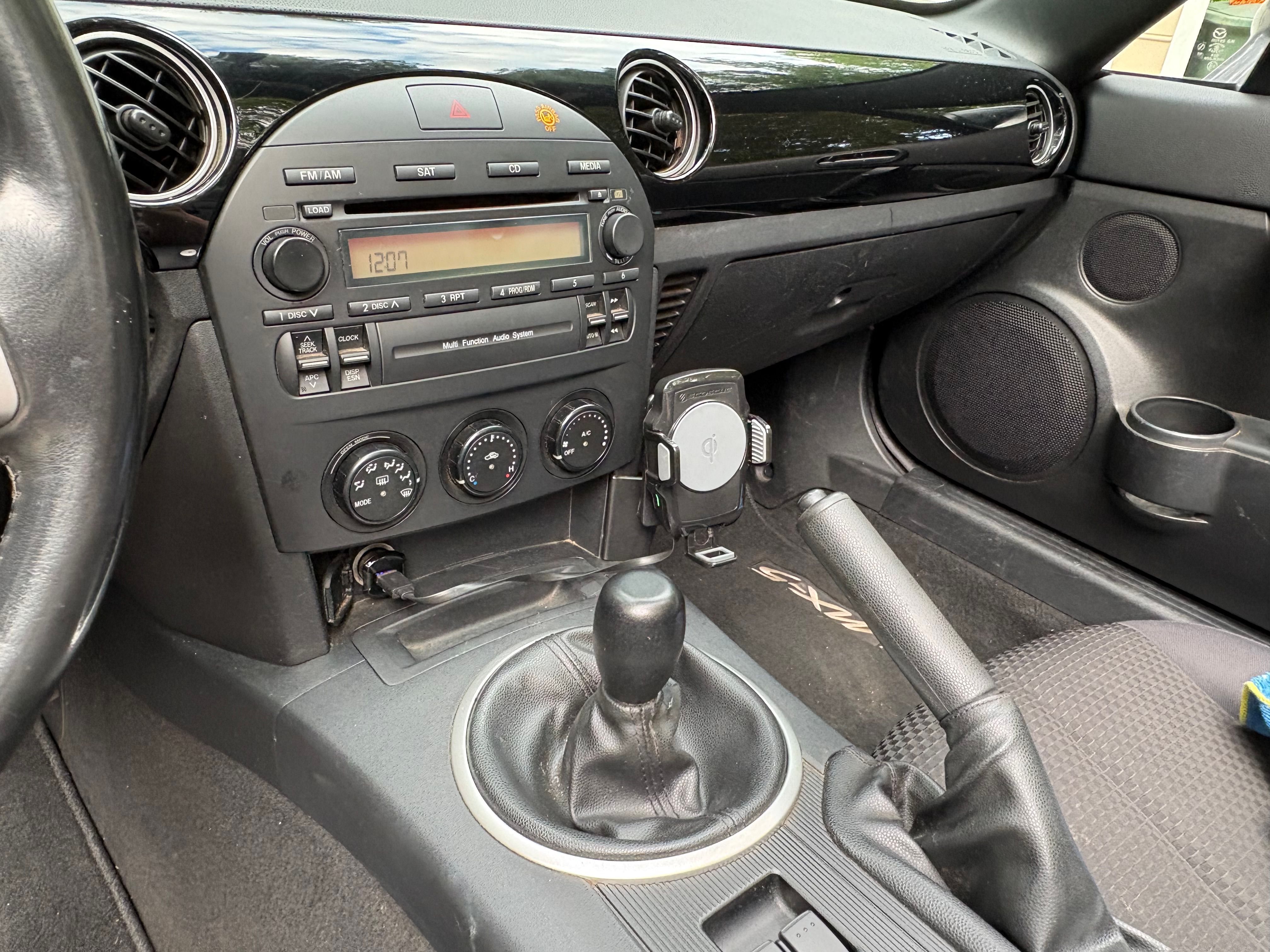 Used 2007 MAZDA MX-5 Miata Touring RWD image 28