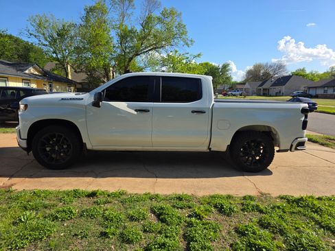 Used 2022 Chevrolet Silverado 1500 Custom w/ LPO, Blackout Package RWD image 13