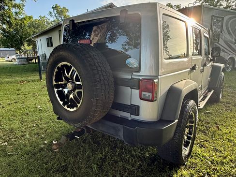 Used 2014 Jeep Wrangler Unlimited Rubicon w/ Max Tow Package AWD/4WD image 5