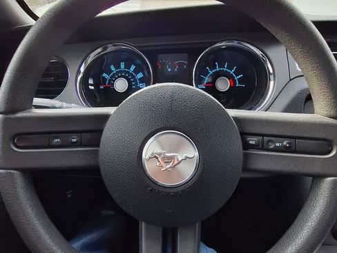 Used 2010 Ford Mustang Coupe image 12