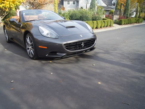 Used 2013 Ferrari California image 23