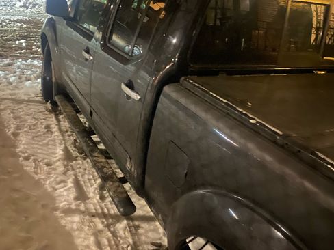 Used 2010 Nissan Frontier SE image 4