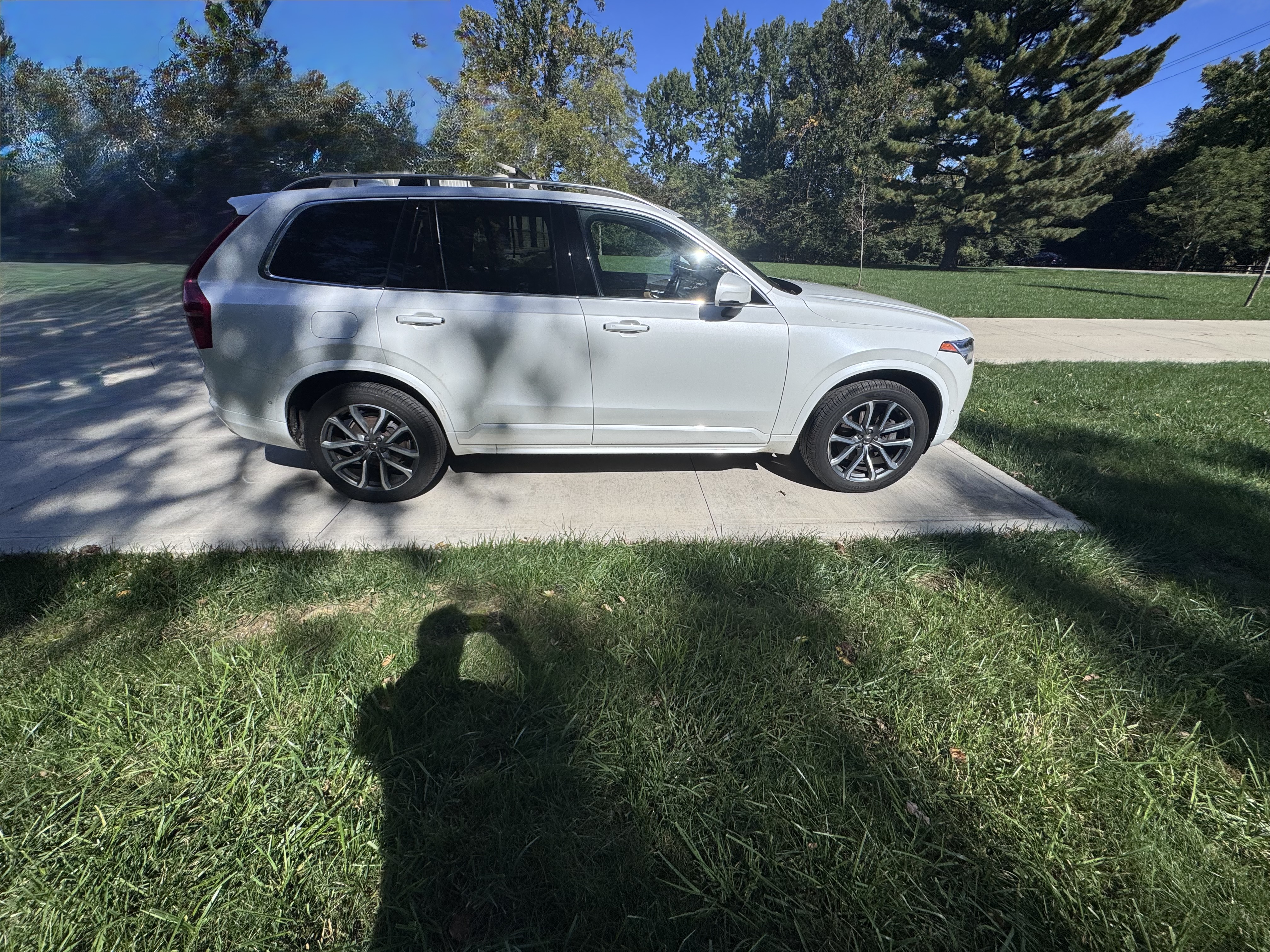 Used 2017 Volvo XC90 T6 Momentum w/ Vision Package AWD/4WD image 12