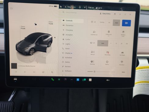 Used 2023 Tesla Model Y Long Range image 19