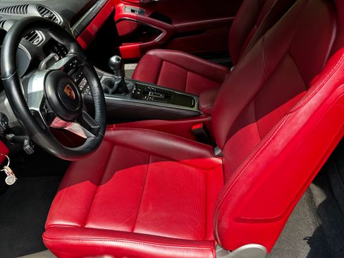 Used 2018 Porsche 718 Boxster RWD image 14