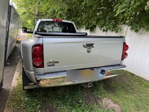 Used 2009 Dodge Ram 3500 Truck SLT w/ Trailer Tow Group RWD image 2