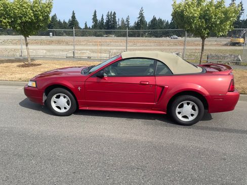Used 2000 Ford Mustang Convertible RWD image 4