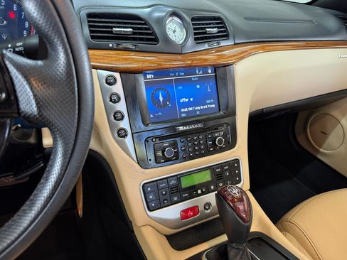 Used 2011 Maserati GranTurismo Convertible 2D image 22