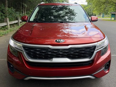 Used 2021 Kia Seltos S FWD image 2
