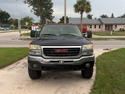 Used 2005 GMC Sierra 1500 SLE w/ Safe And Sound Package RWD image 2