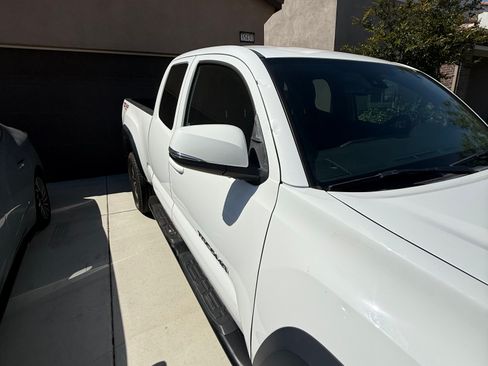 Used 2019 Toyota Tacoma TRD Off-Road w/ Technology Package AWD/4WD image 4