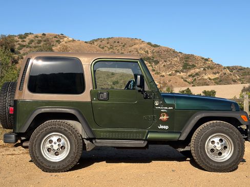 Used 1998 Jeep Wrangler Sahara AWD/4WD image 2