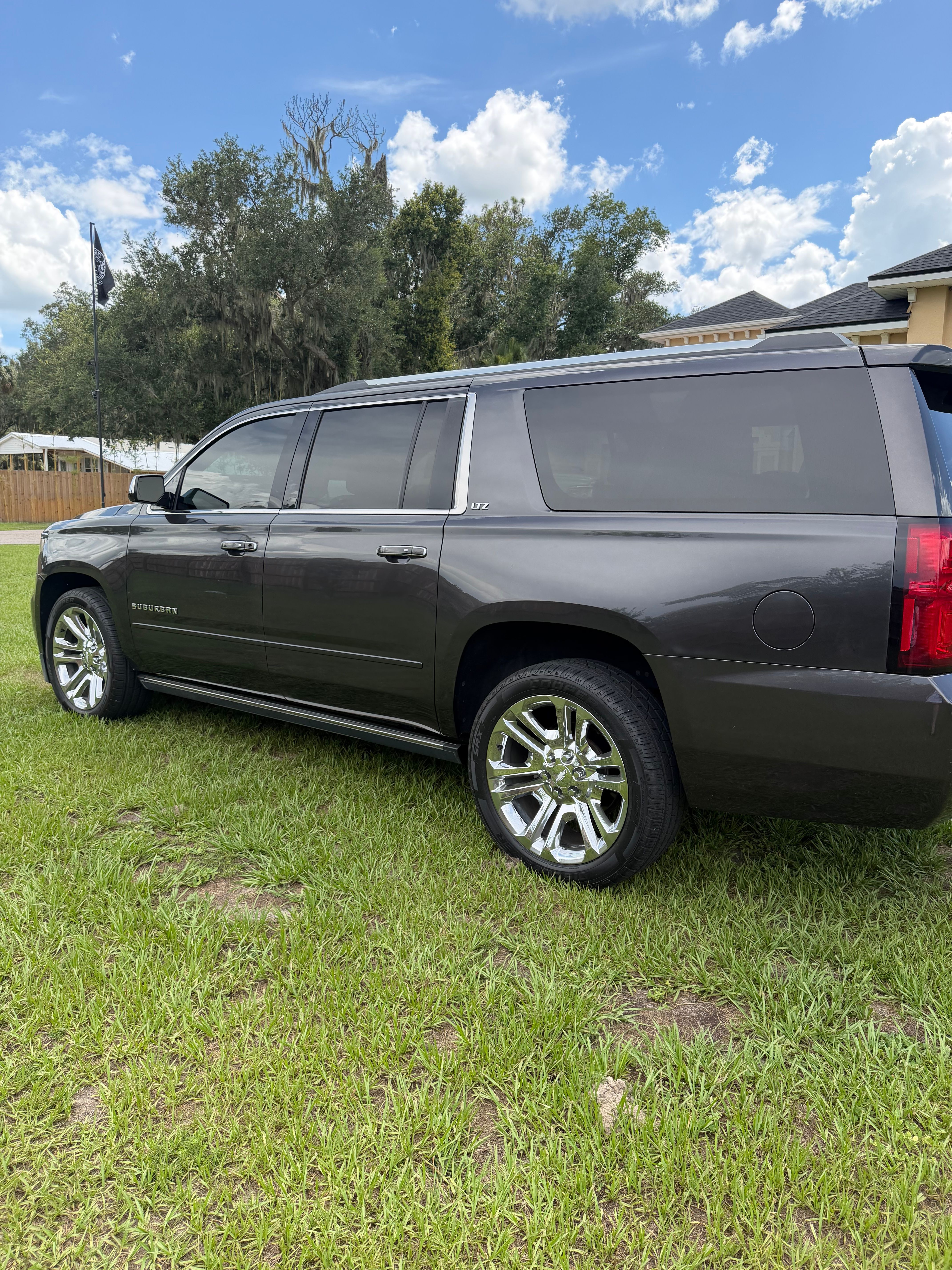 Used 2015 Chevrolet Suburban LTZ AWD/4WD image 5
