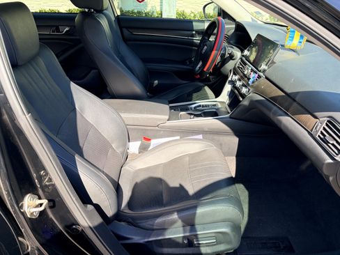 Used 2019 Honda Accord Touring image 5