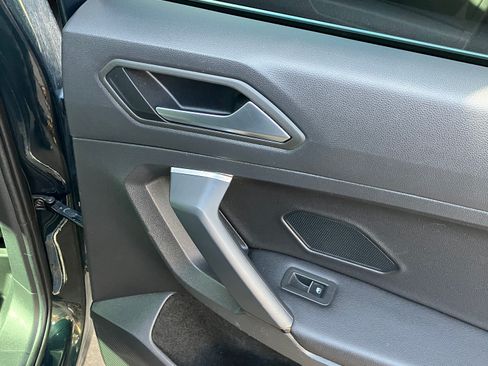 Used 2019 Volkswagen Tiguan SE image 16