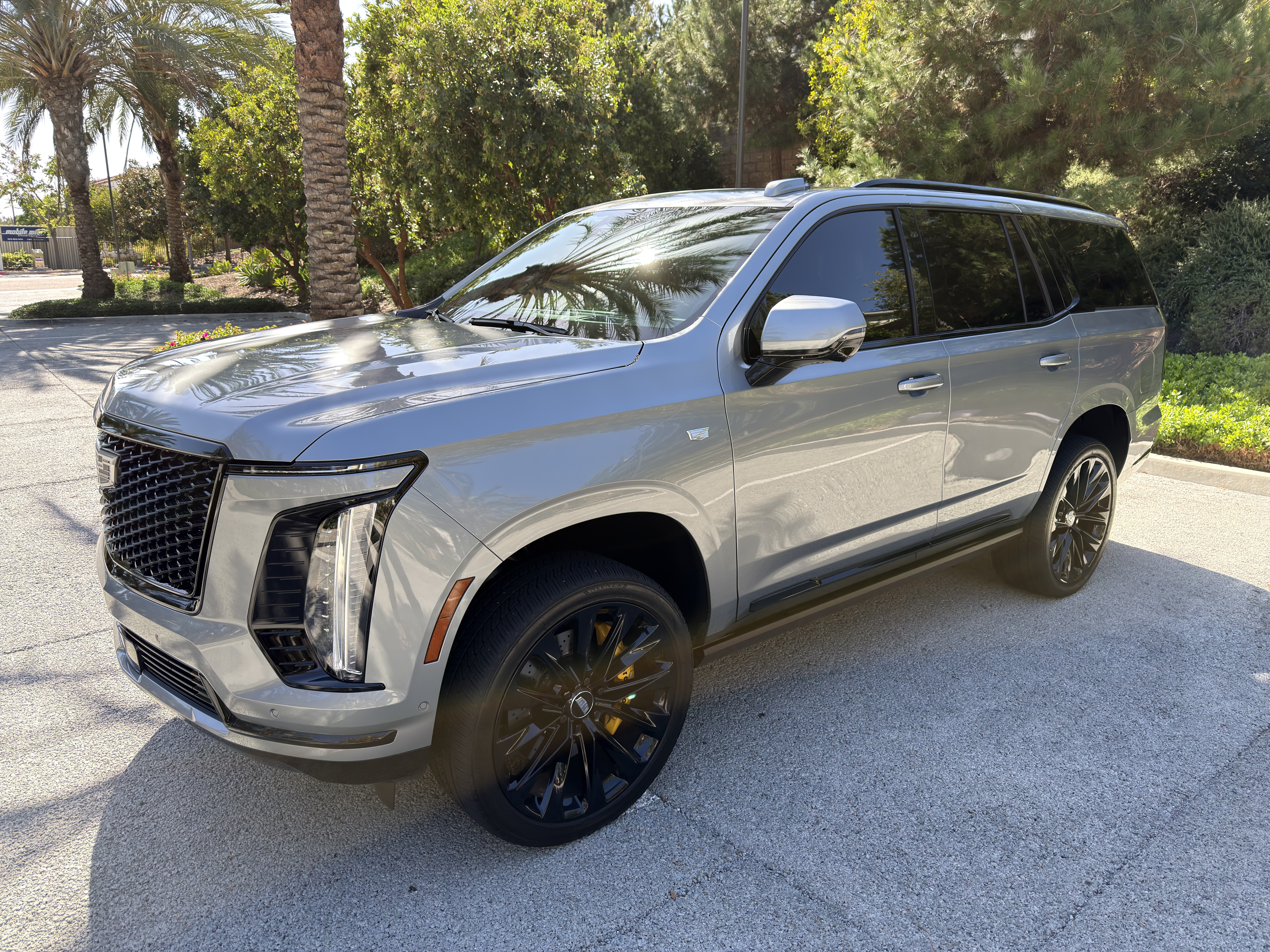 Used 2025 Cadillac Escalade Sport Platinum w/ LPO, ONYX Package AWD/4WD image 1