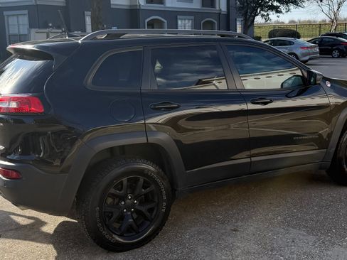 Used 2018 Jeep Cherokee Trailhawk w/ Comfort/Convenience Group image 6