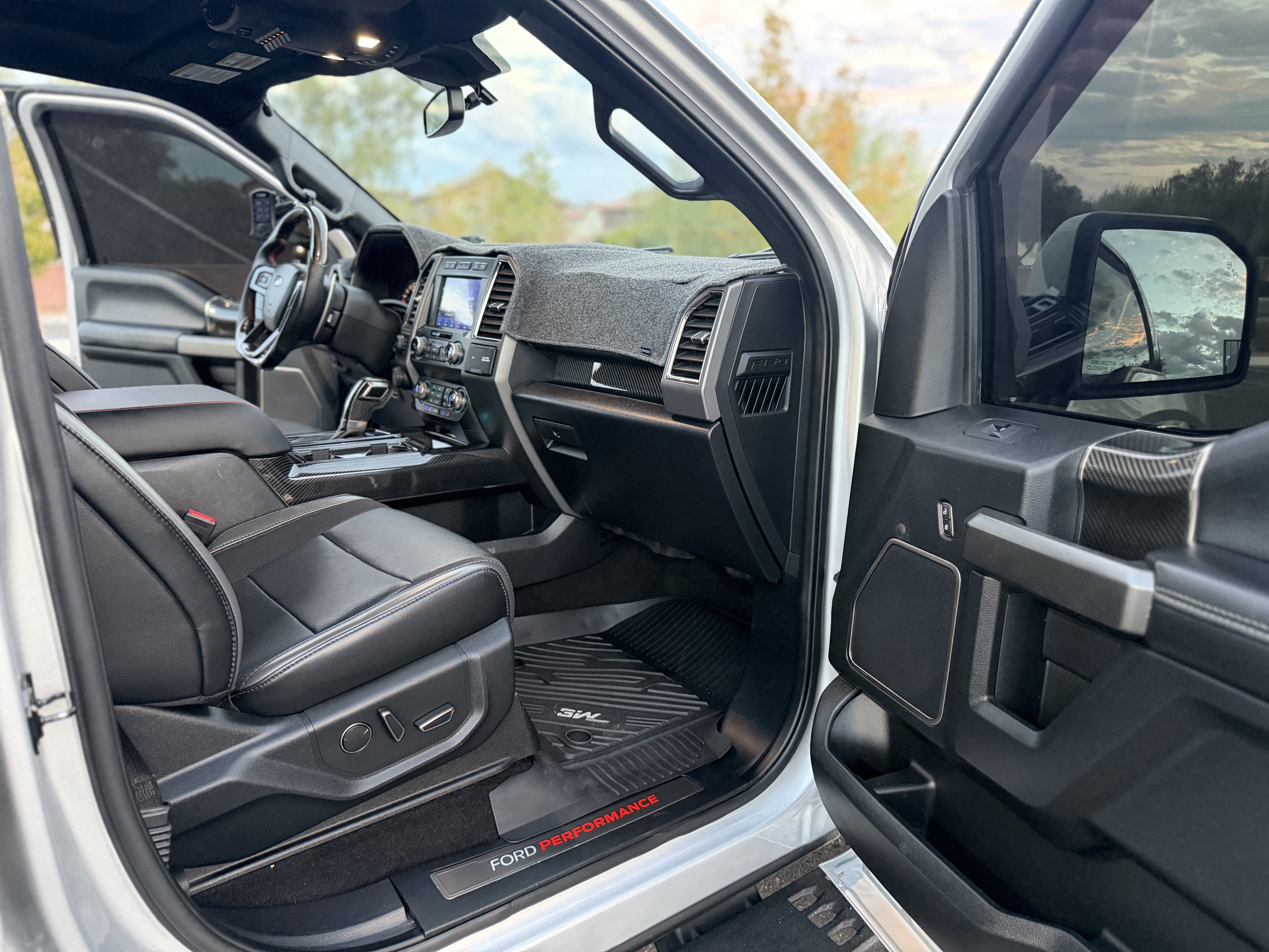 Used 2019 Ford F150 Raptor w/ Equipment Group 802A Luxury AWD/4WD image 24