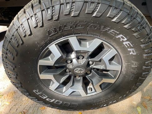 Used 2021 Toyota Tacoma TRD Off-Road w/ Technology Package image 13