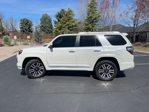 Used 2017 Toyota 4Runner Limited image 1