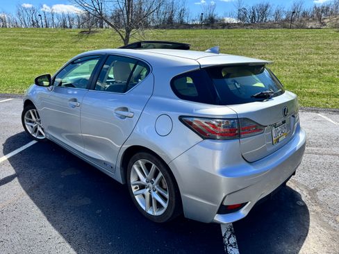 Used 2015 Lexus CT 200h w/ Navigation Package image 18