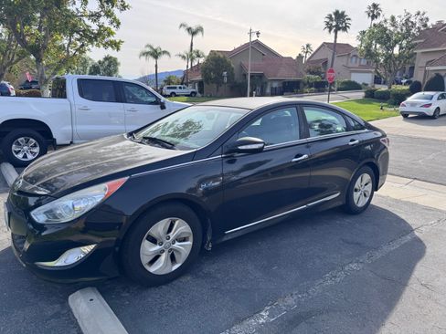 Used 2015 Hyundai Sonata Hybrid image 4