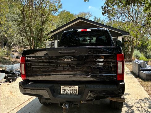 Used 2022 Ford F250 Lariat w/ Black Appearance Package image 5