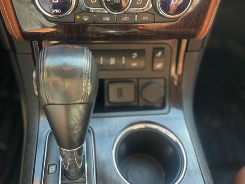 Used 2017 Chevrolet Traverse LT image 9