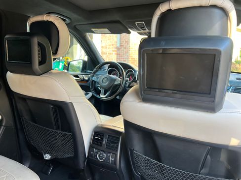 Used 2017 Mercedes-Benz GLS 550 4MATIC image 27